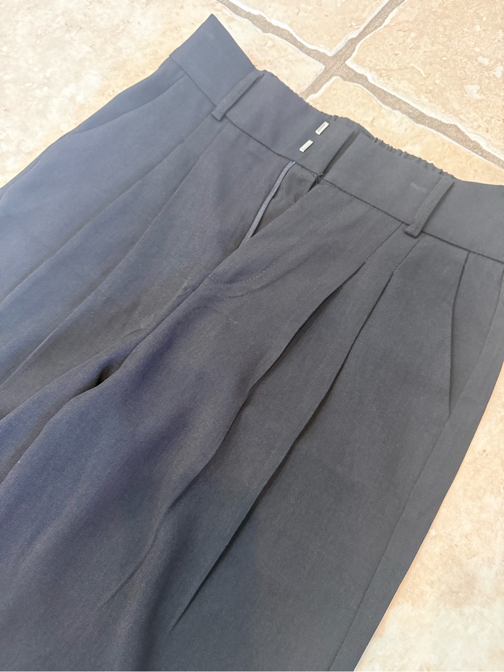 Classic Black Pleated Women’s pant size small